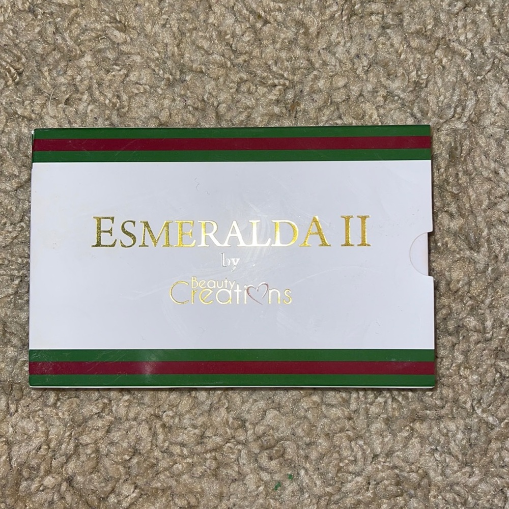 Esmeralda II eyeshadow palette by Beauty Creations